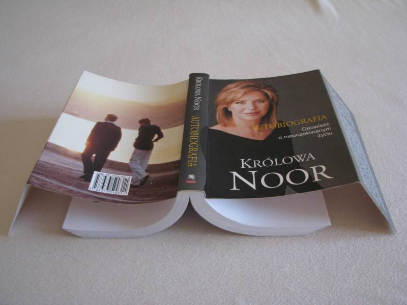ox_krolowa-noor-autobiografia-opowiesc-o-nieoczekiwanym-zyciu-noor-al-hus
