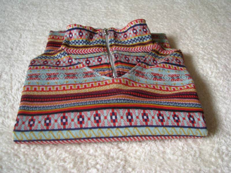 ox_bluza-golf-rozpinany-pod-szyja-z-geometrycznymi-wzorami-sweterek-xxl