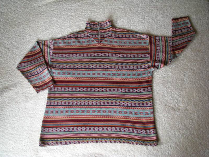 ox_bluza-golf-rozpinany-pod-szyja-z-geometrycznymi-wzorami-sweterek-xxl