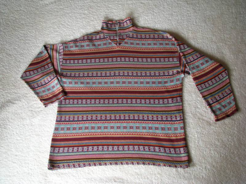 ox_bluza-golf-rozpinany-pod-szyja-z-geometrycznymi-wzorami-sweterek-xxl