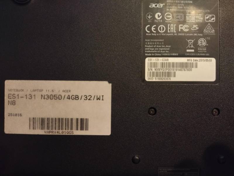 ox_laptop-acer-es-11-4gb-32-gb-windows-8-etui-instrukcja-notebook