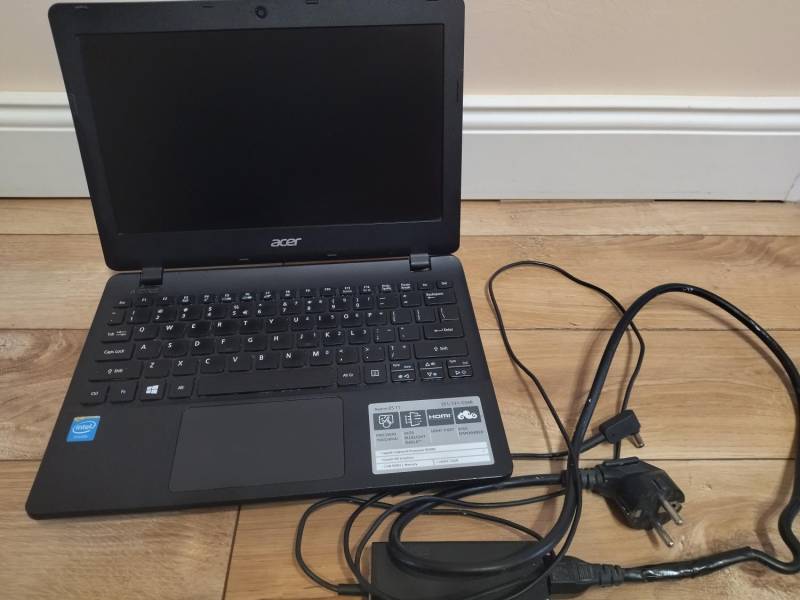 ox_laptop-acer-es-11-4gb-32-gb-windows-8-etui-instrukcja-notebook